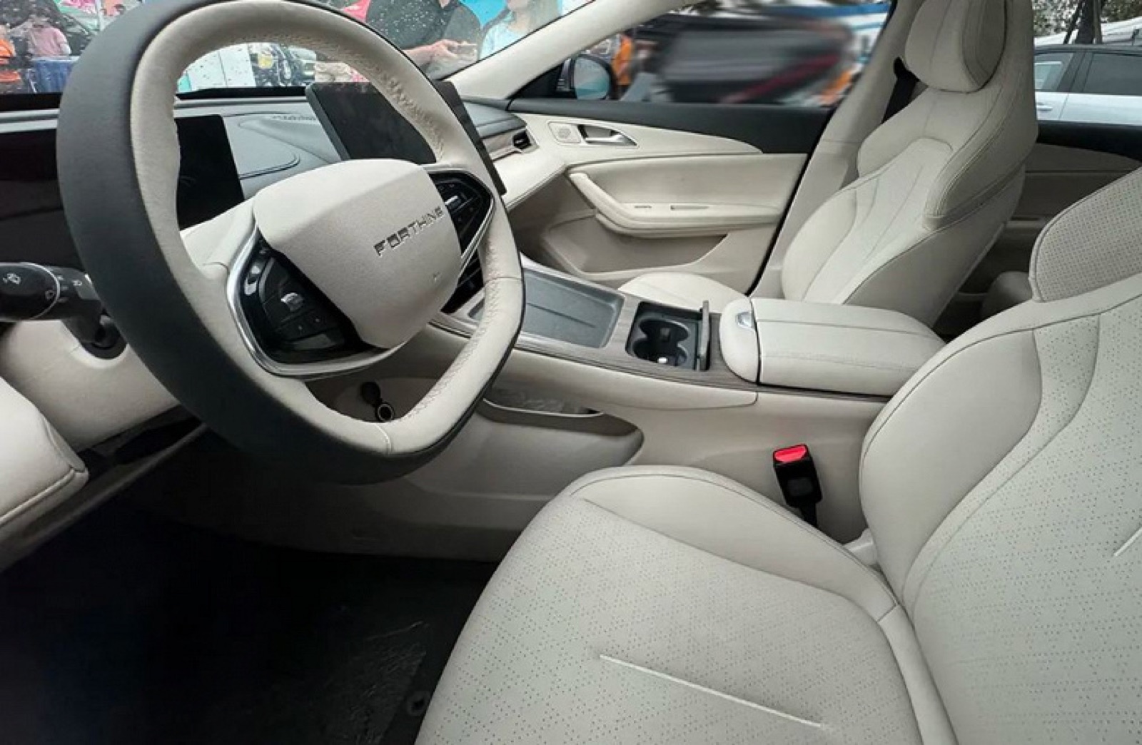 Forthing S7 EV, enterijer 2